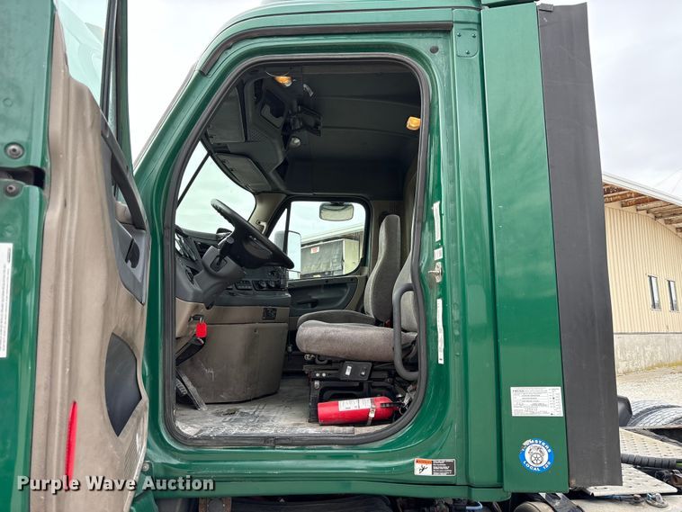 image for item FK1209 2017 Freightliner Cascadia 125 semi truck