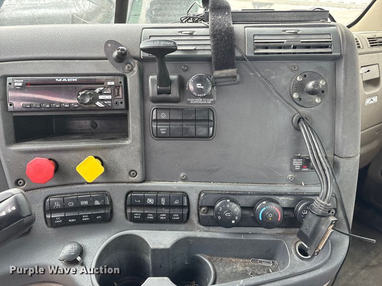 image for item FK1209 2017 Freightliner Cascadia 125 semi truck