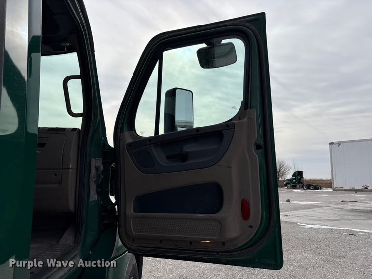 image for item FK1209 2017 Freightliner Cascadia 125 semi truck