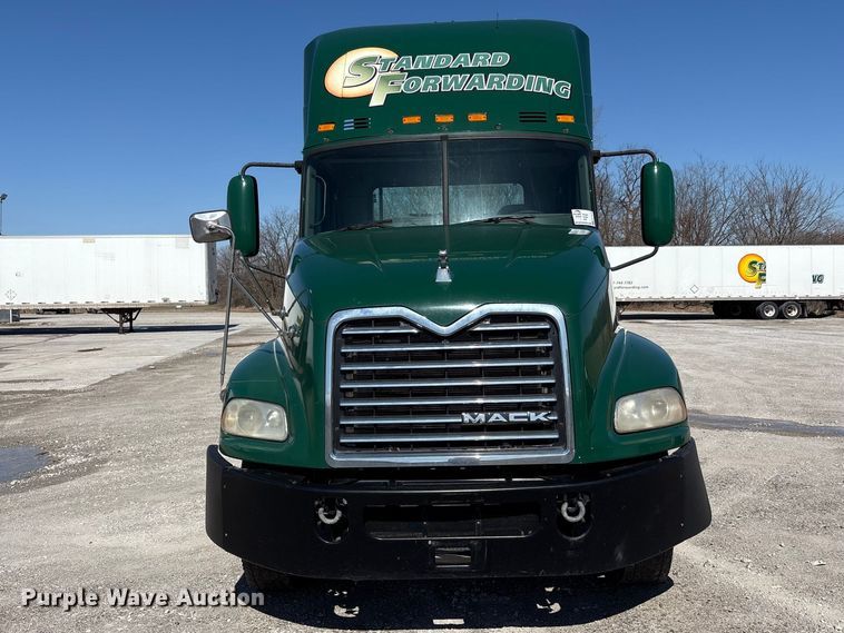 image for item FK1210 2016 Mack CXU semi truck