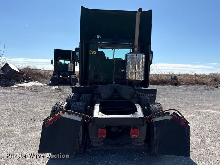 image for item FK1210 2016 Mack CXU semi truck