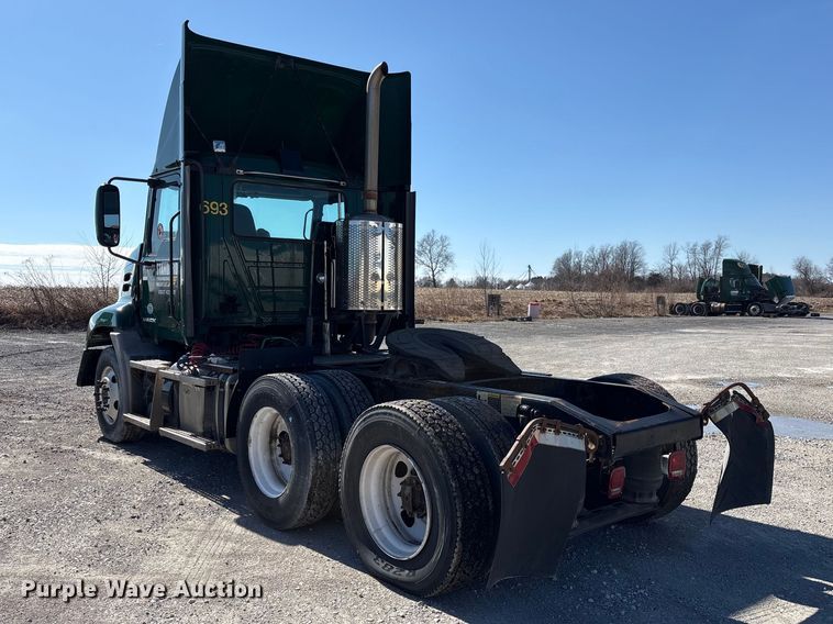 image for item FK1210 2016 Mack CXU semi truck