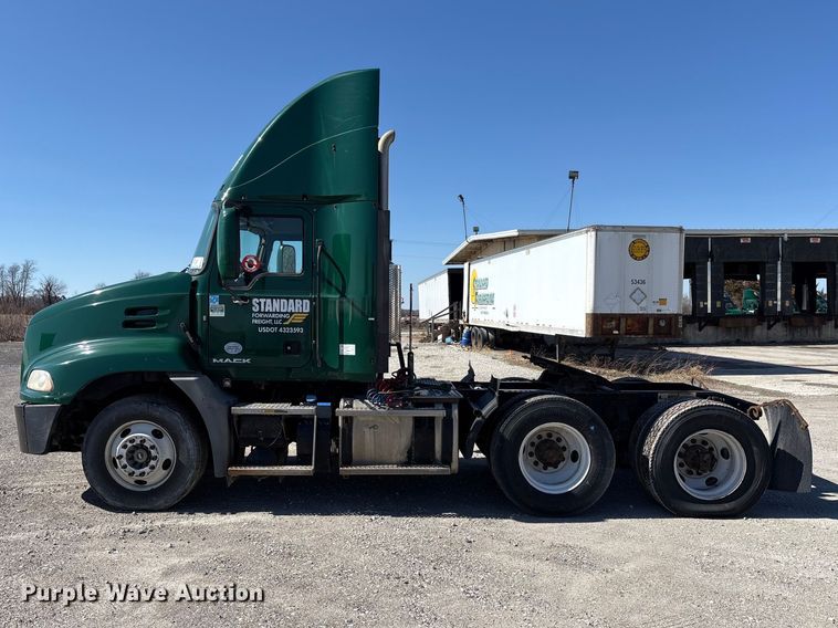 image for item FK1210 2016 Mack CXU semi truck