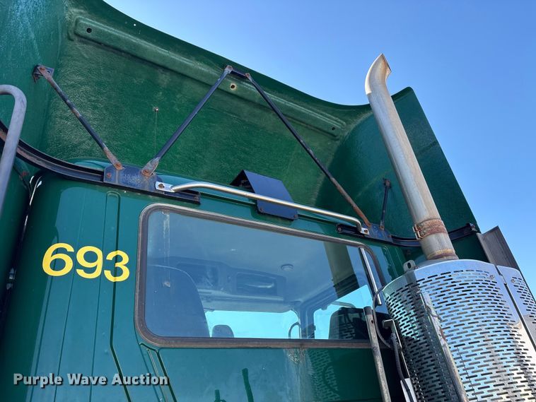 image for item FK1210 2016 Mack CXU semi truck