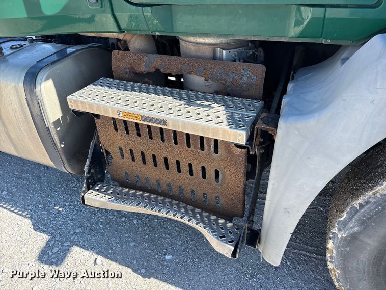 image for item FK1210 2016 Mack CXU semi truck