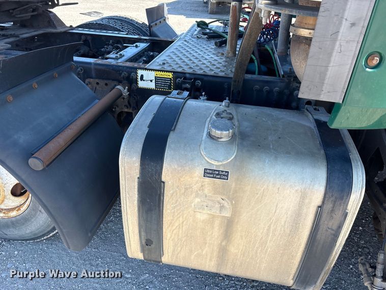 image for item FK1210 2016 Mack CXU semi truck