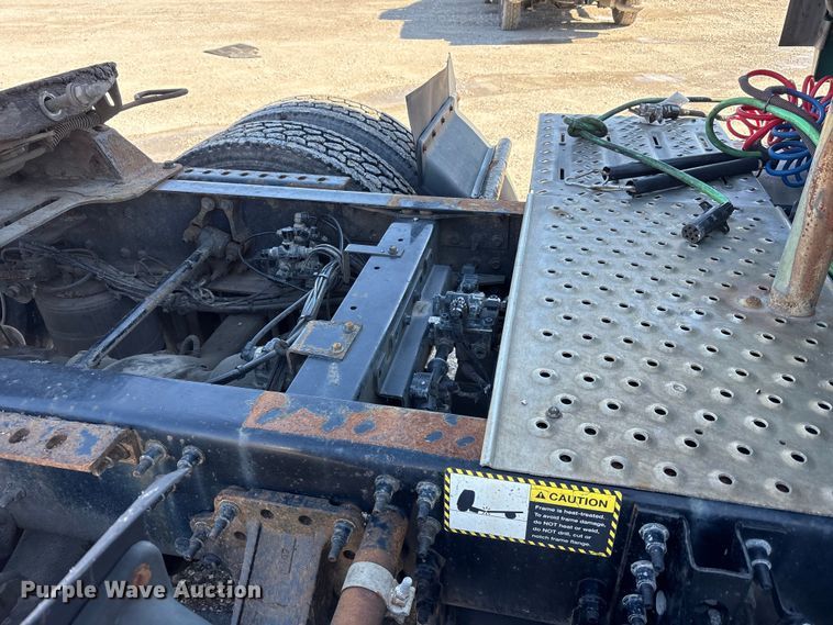 image for item FK1210 2016 Mack CXU semi truck