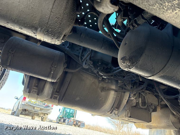 image for item FK1210 2016 Mack CXU semi truck