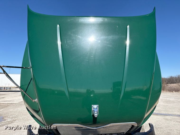 image for item FK1210 2016 Mack CXU semi truck