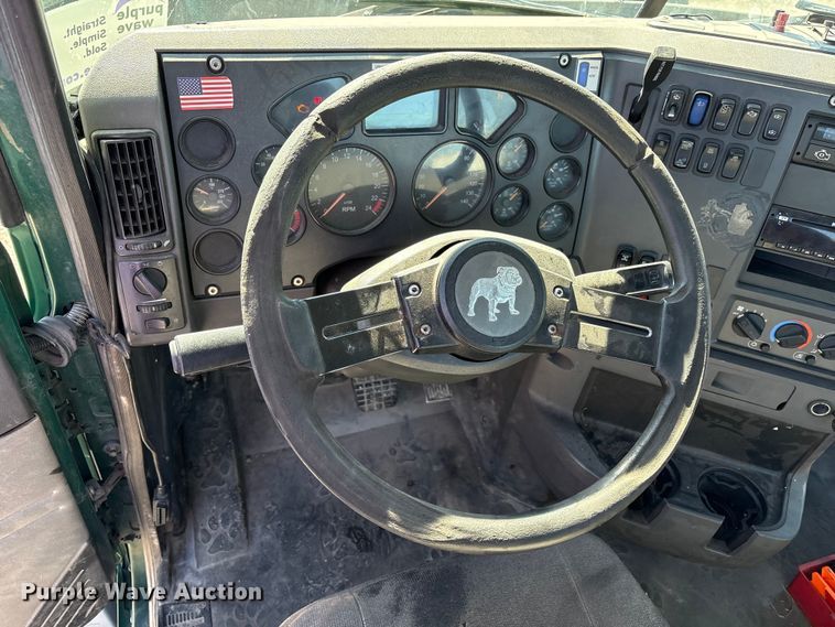 image for item FK1210 2016 Mack CXU semi truck