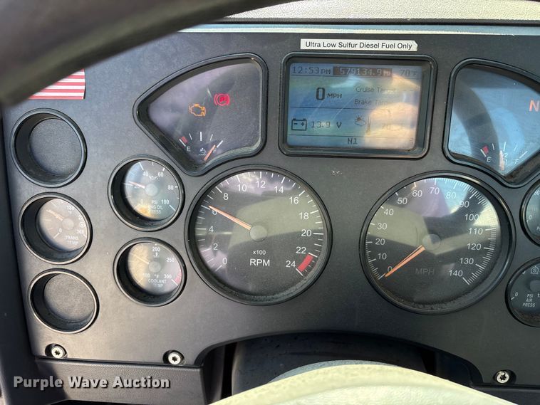 image for item FK1210 2016 Mack CXU semi truck