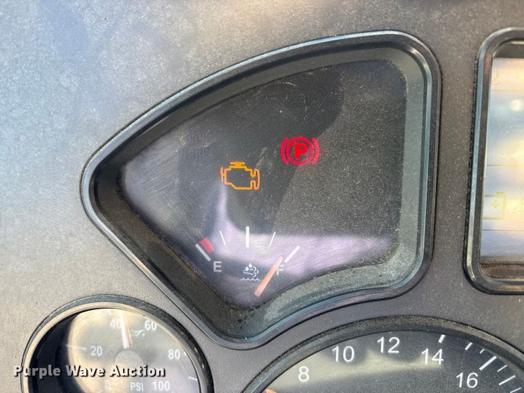 image for item FK1210 2016 Mack CXU semi truck