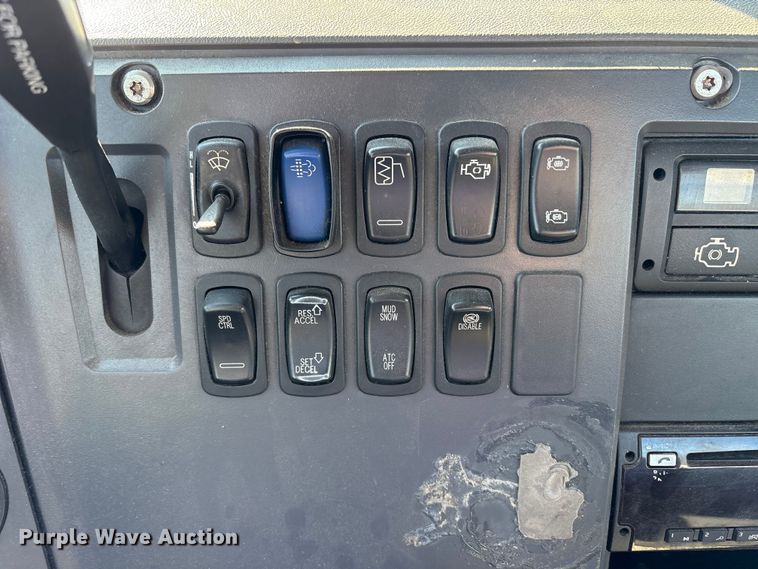 image for item FK1210 2016 Mack CXU semi truck