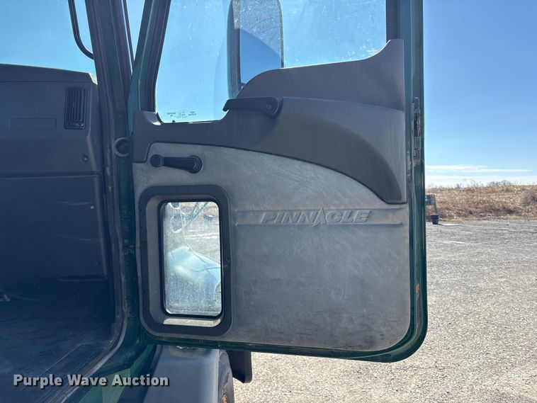 image for item FK1210 2016 Mack CXU semi truck