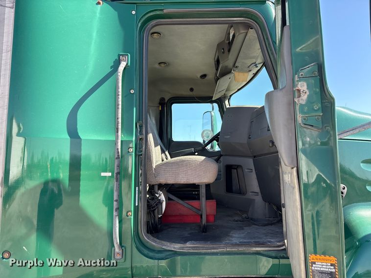 image for item FK1210 2016 Mack CXU semi truck