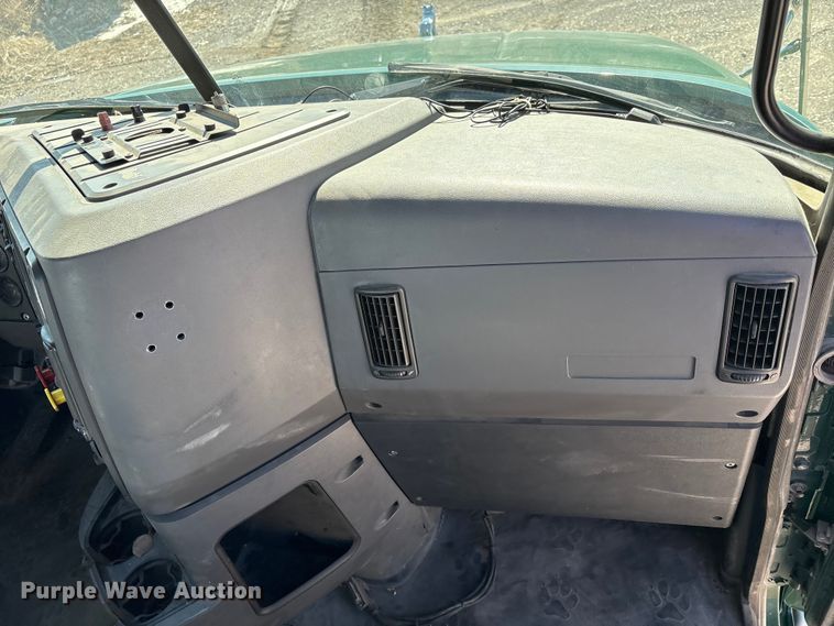 image for item FK1210 2016 Mack CXU semi truck