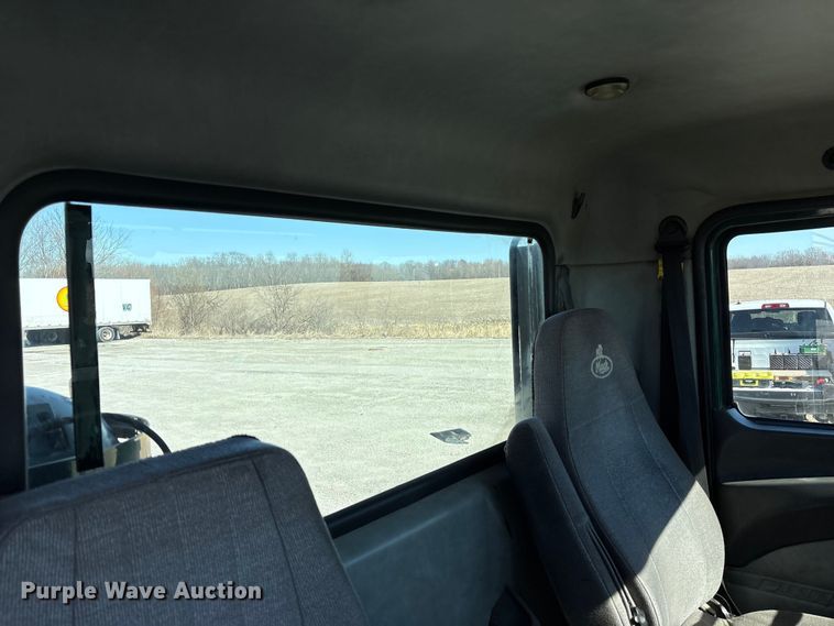 image for item FK1210 2016 Mack CXU semi truck