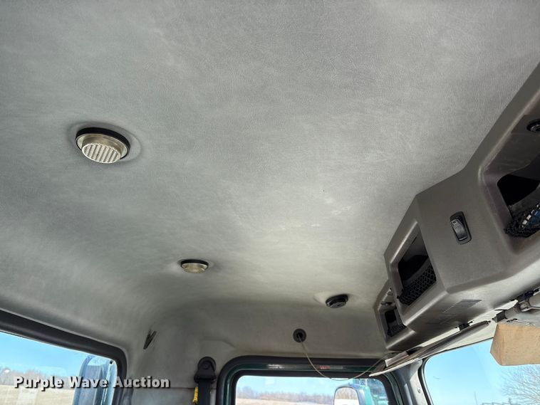 image for item FK1210 2016 Mack CXU semi truck