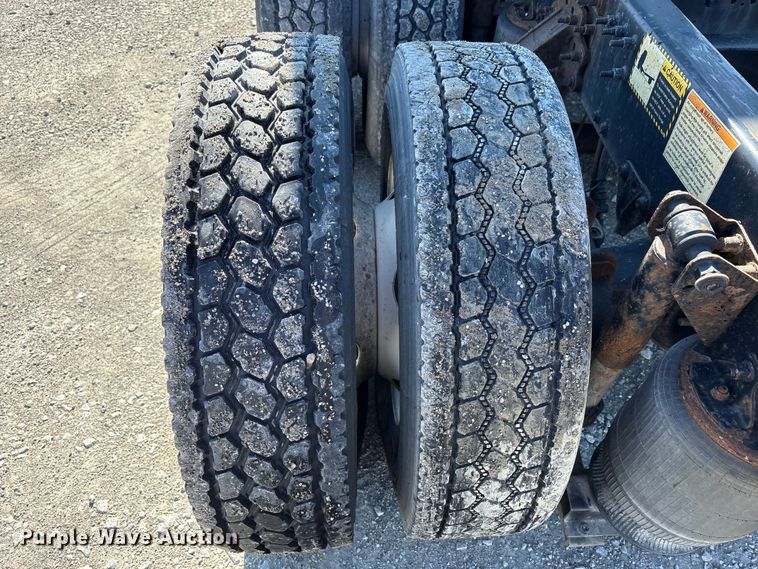 image for item FK1210 2016 Mack CXU semi truck