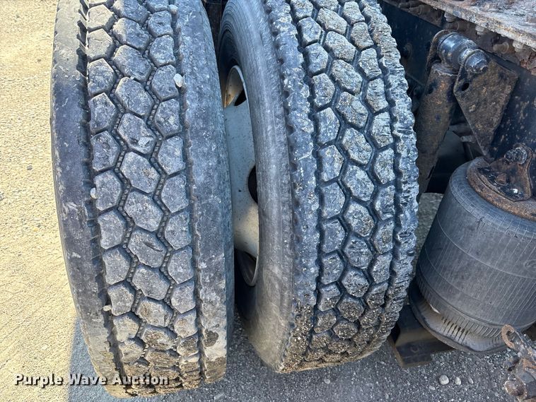 image for item FK1210 2016 Mack CXU semi truck