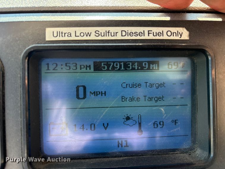 image for item FK1210 2016 Mack CXU semi truck