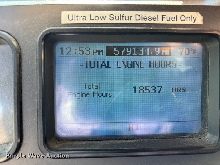 image for item FK1210 2016 Mack CXU semi truck