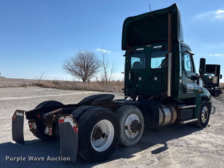 image for item FK1211 2017 Freightliner Cascadia 125 semi truck