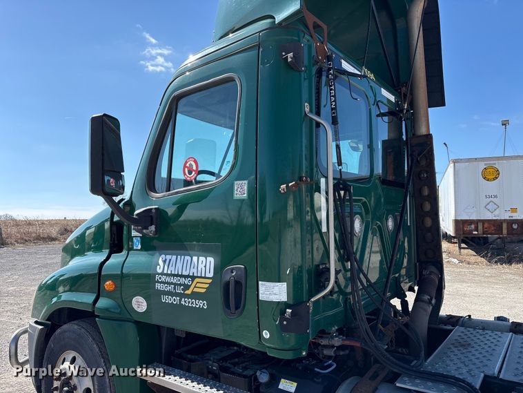 image for item FK1211 2017 Freightliner Cascadia 125 semi truck