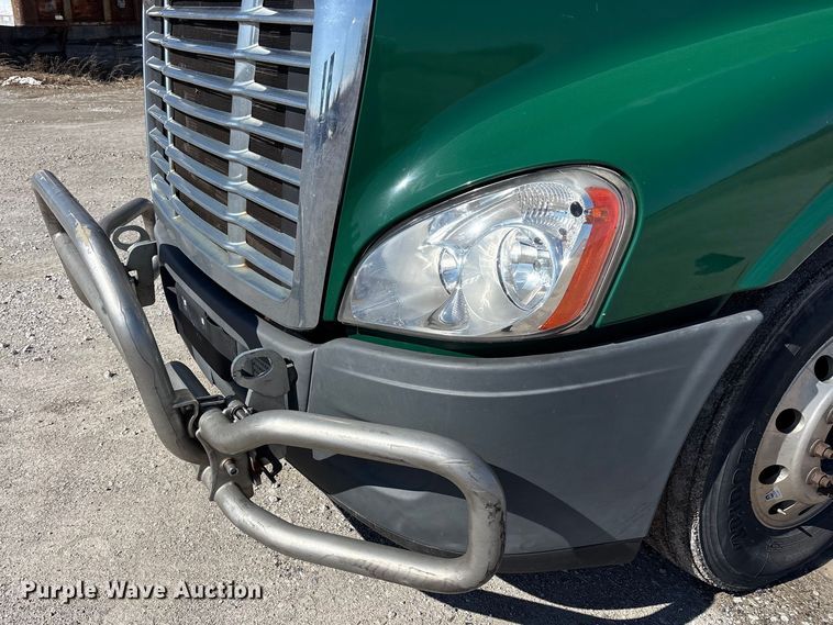 image for item FK1211 2017 Freightliner Cascadia 125 semi truck