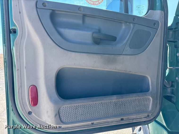 image for item FK1211 2017 Freightliner Cascadia 125 semi truck