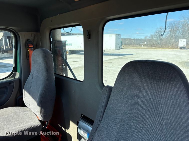 image for item FK1211 2017 Freightliner Cascadia 125 semi truck