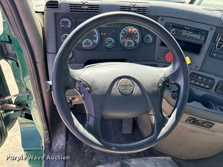 image for item FK1211 2017 Freightliner Cascadia 125 semi truck