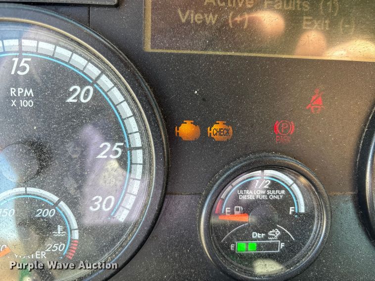 image for item FK1211 2017 Freightliner Cascadia 125 semi truck