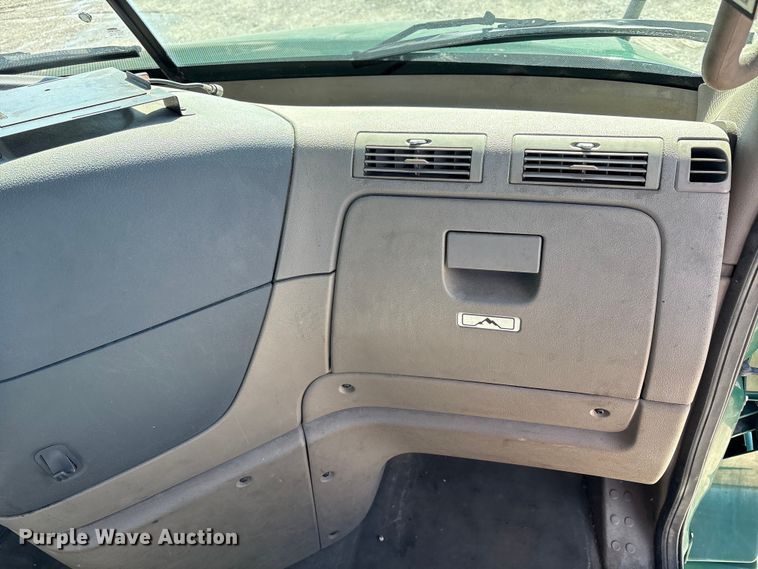 image for item FK1211 2017 Freightliner Cascadia 125 semi truck