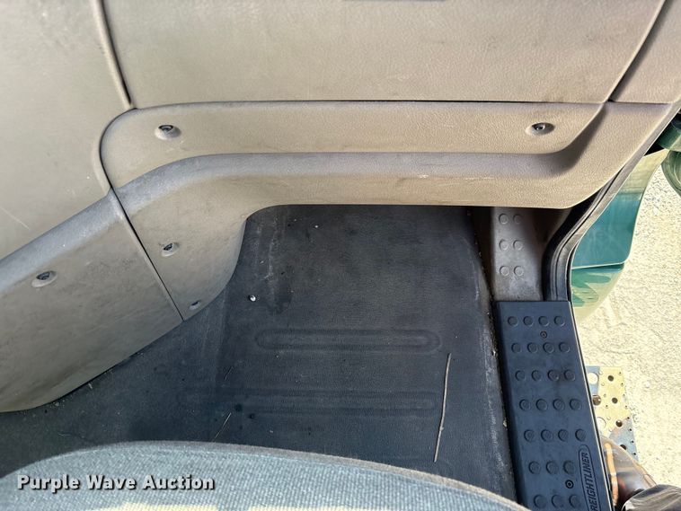 image for item FK1211 2017 Freightliner Cascadia 125 semi truck