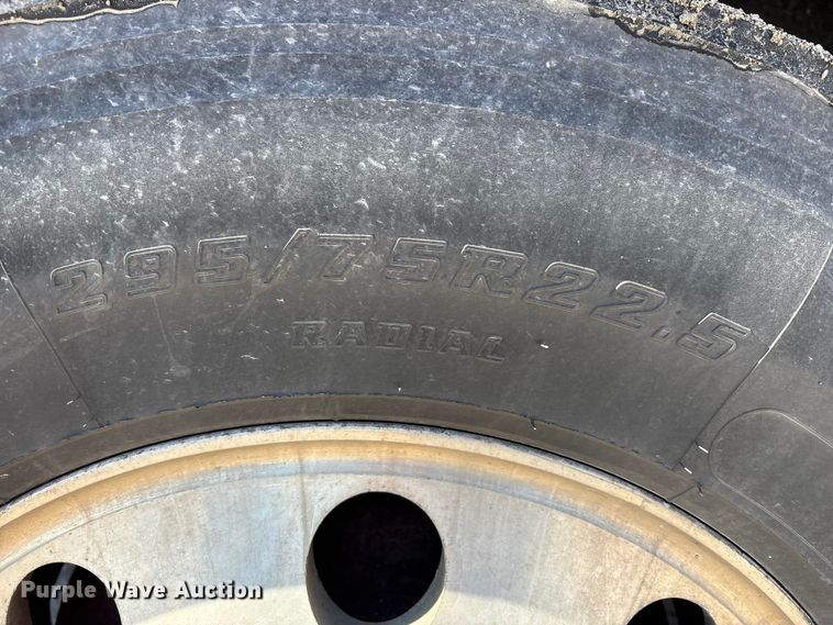 image for item FK1211 2017 Freightliner Cascadia 125 semi truck