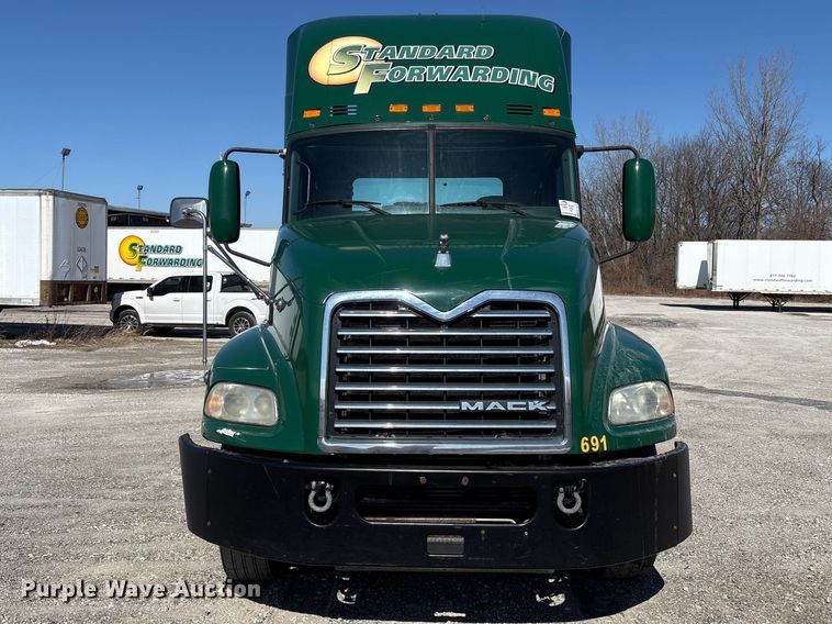 image for item FK1212 2016 Mack CXU613 semi truck