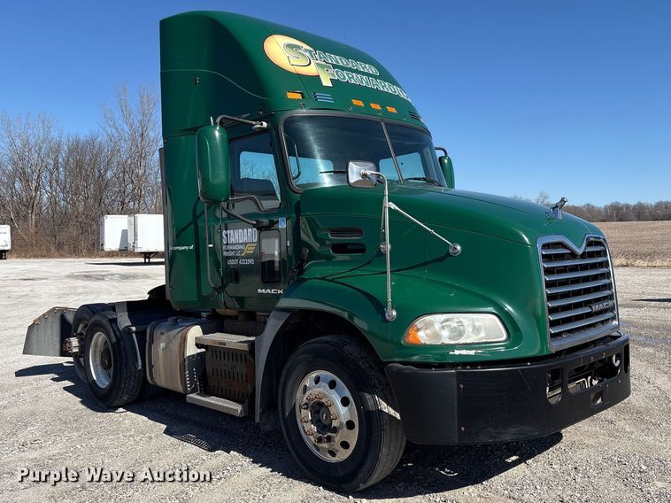 image for item FK1212 2016 Mack CXU613 semi truck