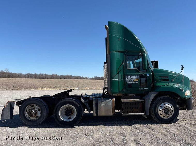 image for item FK1212 2016 Mack CXU613 semi truck