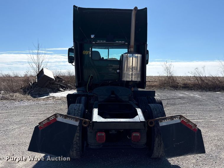 image for item FK1212 2016 Mack CXU613 semi truck