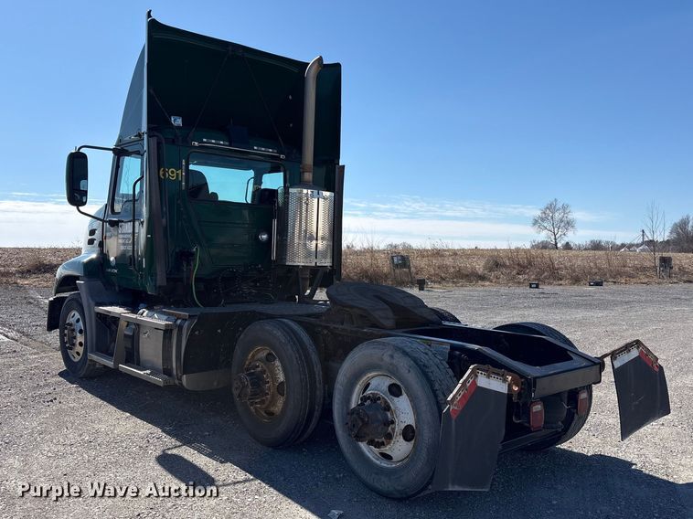 image for item FK1212 2016 Mack CXU613 semi truck