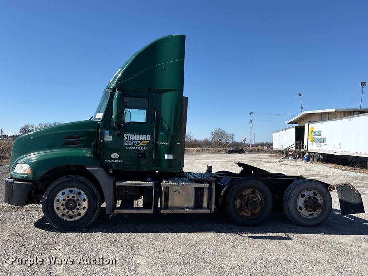 image for item FK1212 2016 Mack CXU613 semi truck