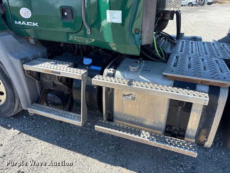 image for item FK1212 2016 Mack CXU613 semi truck