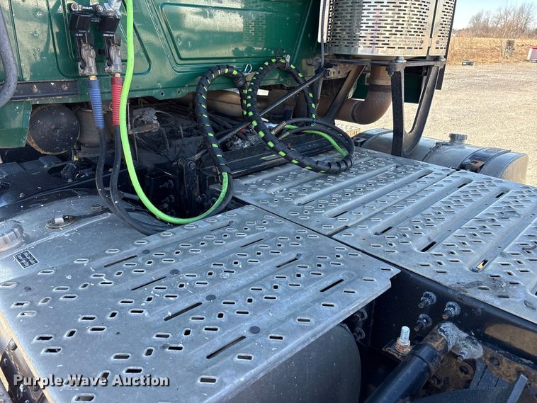 image for item FK1212 2016 Mack CXU613 semi truck