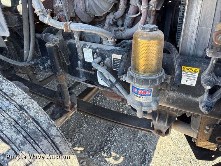 image for item FK1212 2016 Mack CXU613 semi truck