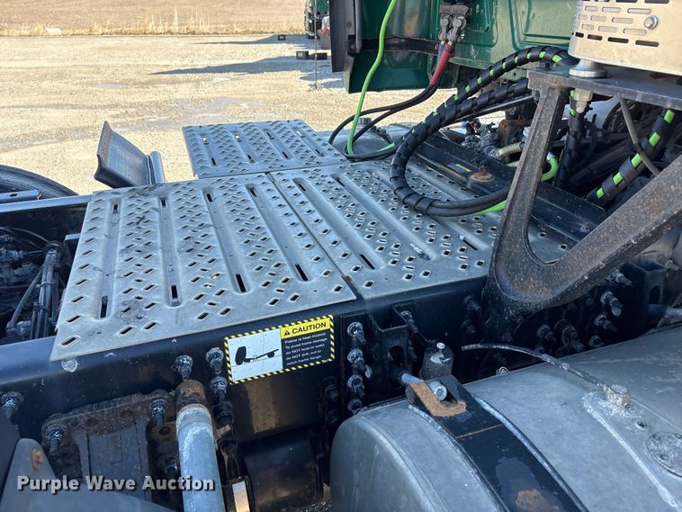 image for item FK1212 2016 Mack CXU613 semi truck