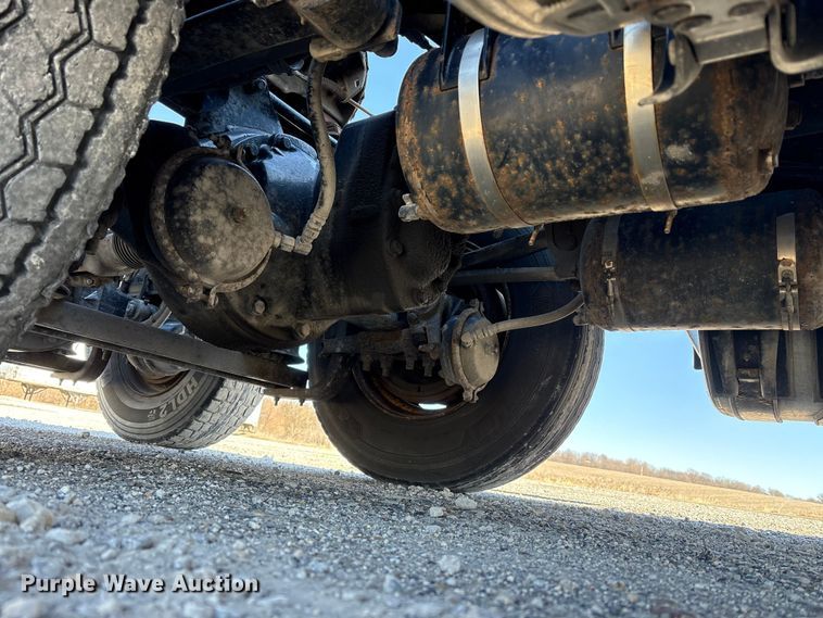 image for item FK1212 2016 Mack CXU613 semi truck