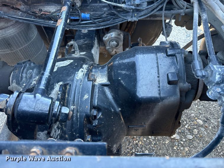 image for item FK1212 2016 Mack CXU613 semi truck