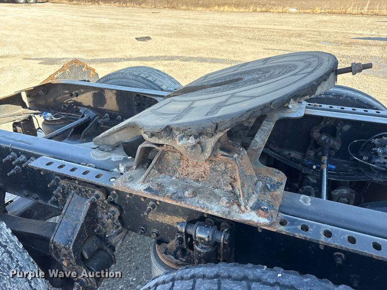 image for item FK1212 2016 Mack CXU613 semi truck