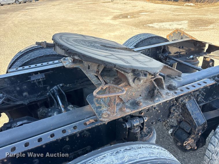 image for item FK1212 2016 Mack CXU613 semi truck